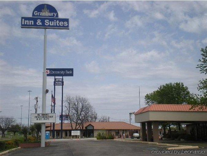 Granbury Inn And Suites Eksteriør bilde